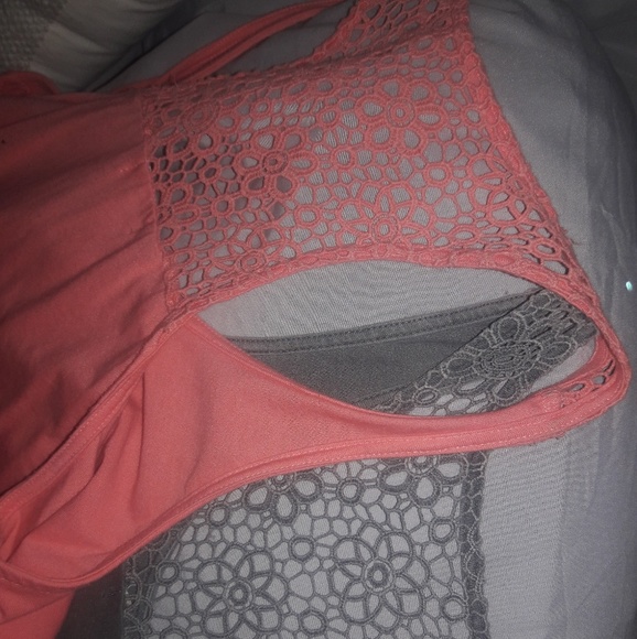 Women's Tanks ----2 FOR $12 - Picture 3 of 5